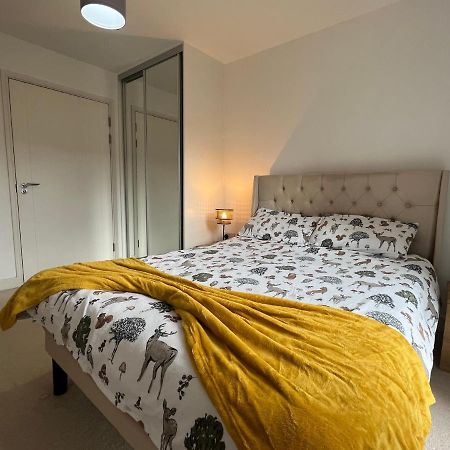 Modern 2Br 2Ba Apt Wparking Sleeps 6 Comfortably ลอนดอน ภายนอก รูปภาพ