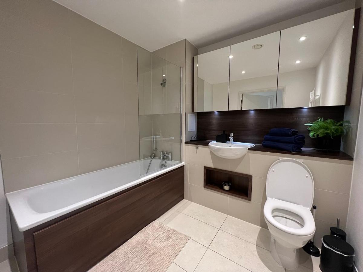 Modern 2Br 2Ba Apt Wparking Sleeps 6 Comfortably ลอนดอน ภายนอก รูปภาพ