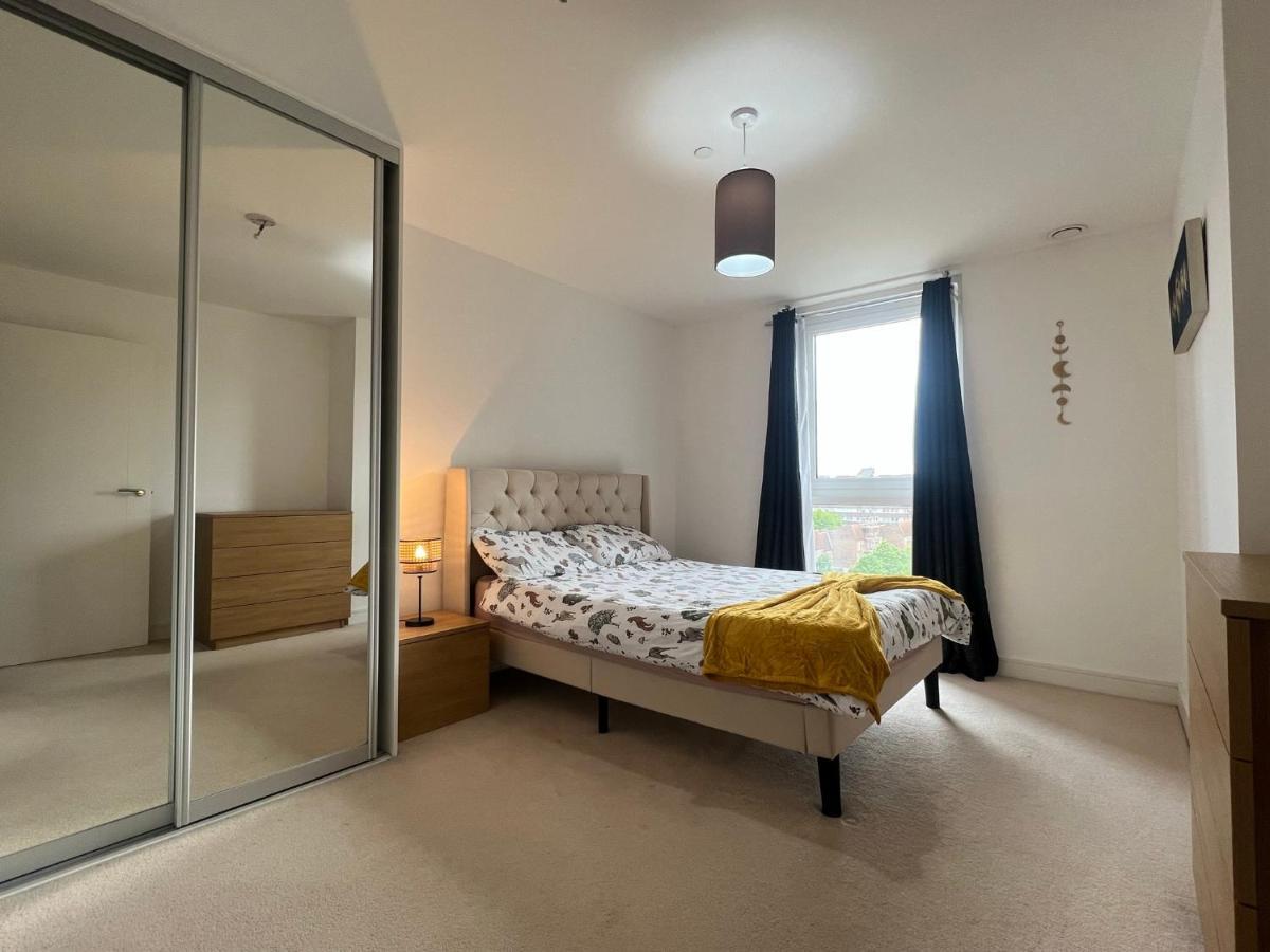 Modern 2Br 2Ba Apt Wparking Sleeps 6 Comfortably ลอนดอน ภายนอก รูปภาพ