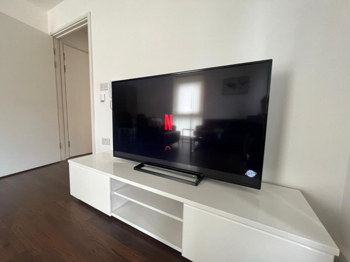 Modern 2Br 2Ba Apt Wparking Sleeps 6 Comfortably ลอนดอน ภายนอก รูปภาพ