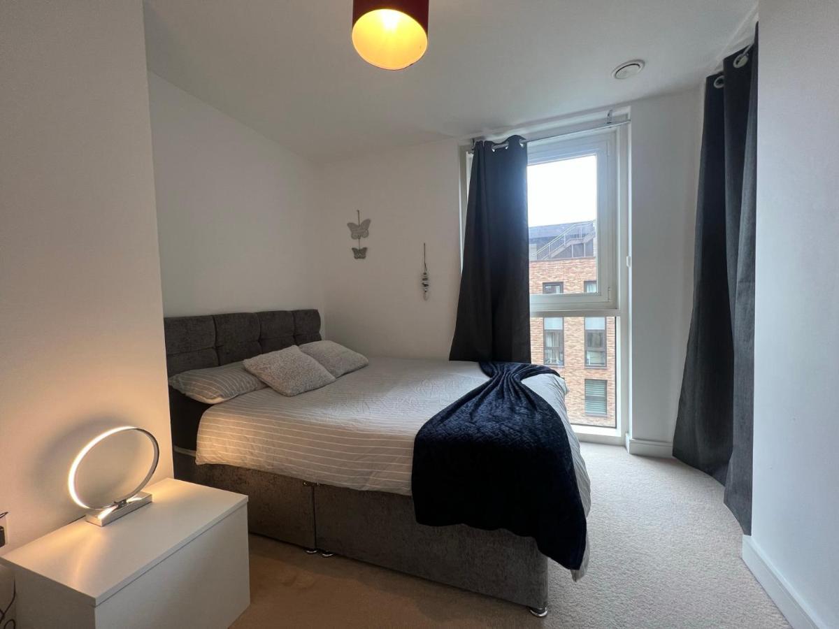 Modern 2Br 2Ba Apt Wparking Sleeps 6 Comfortably ลอนดอน ภายนอก รูปภาพ