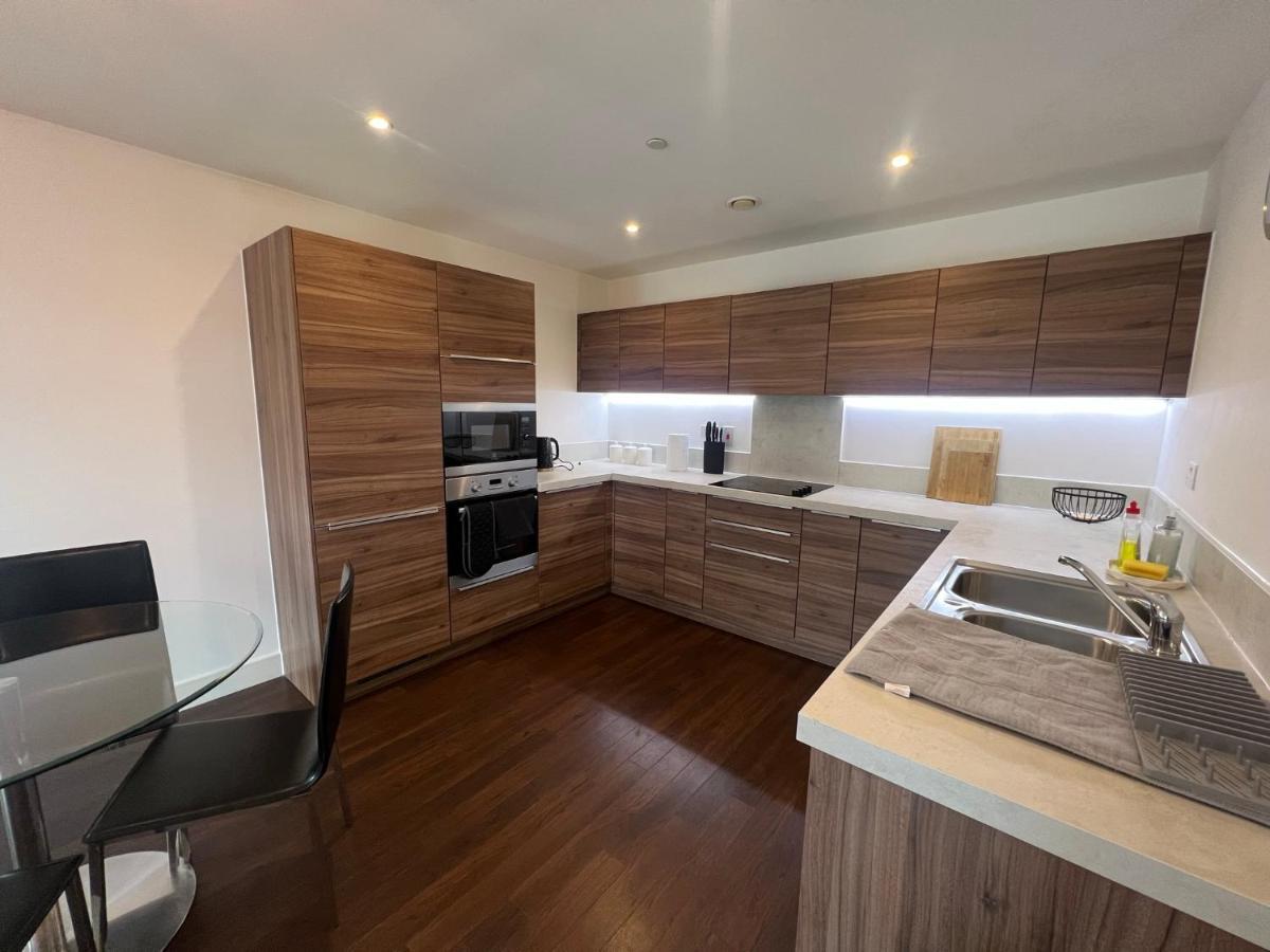 Modern 2Br 2Ba Apt Wparking Sleeps 6 Comfortably ลอนดอน ภายนอก รูปภาพ