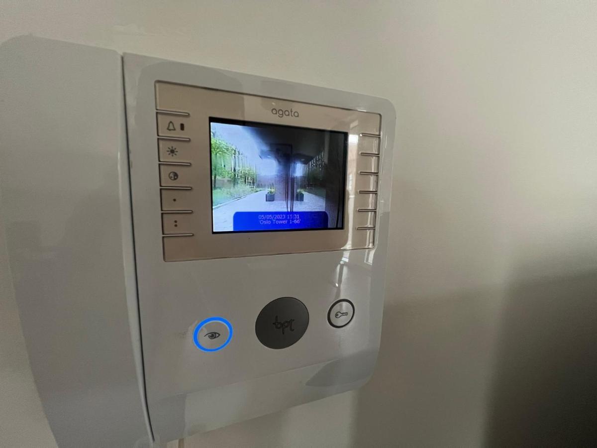 Modern 2Br 2Ba Apt Wparking Sleeps 6 Comfortably ลอนดอน ภายนอก รูปภาพ