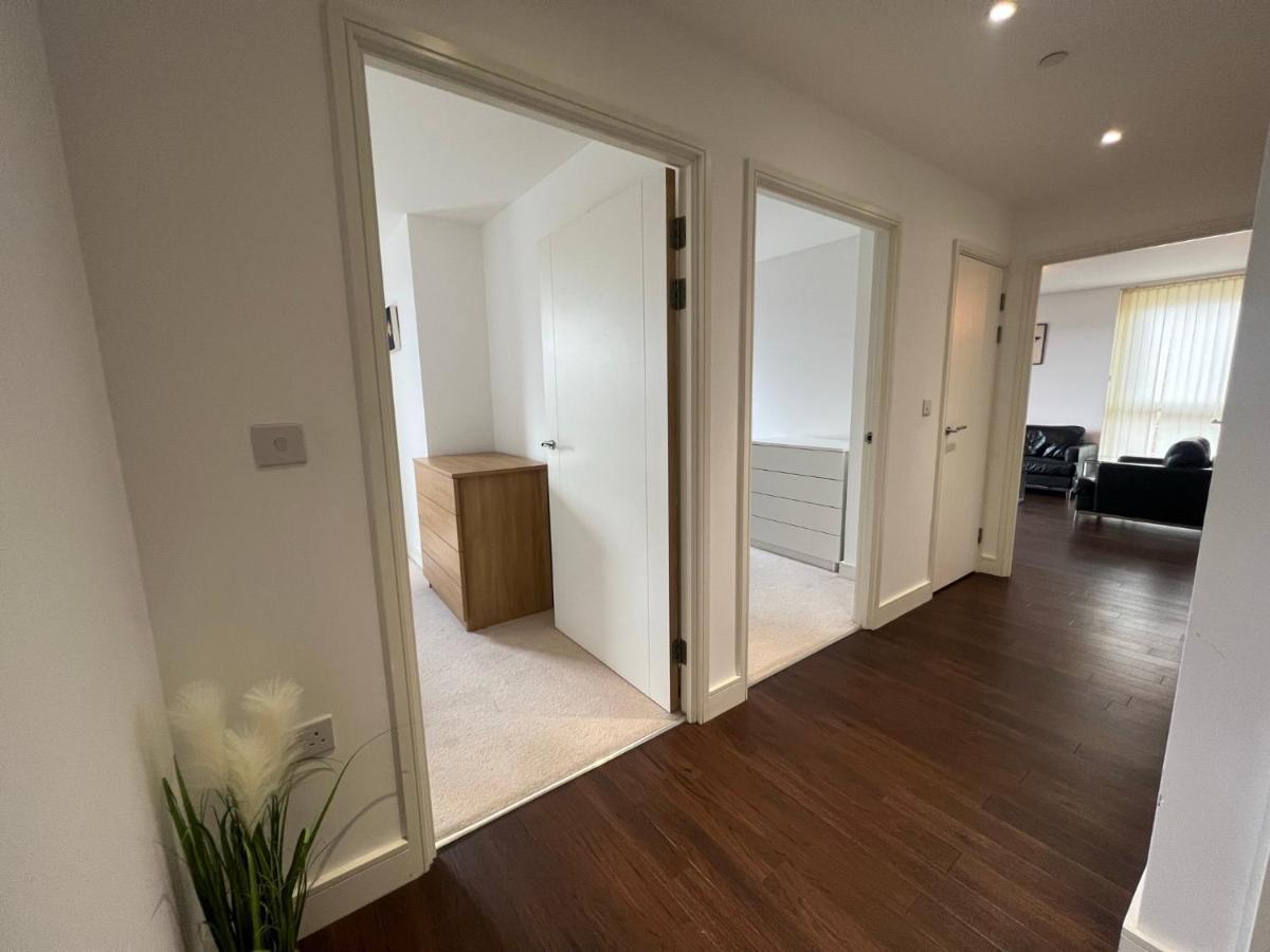 Modern 2Br 2Ba Apt Wparking Sleeps 6 Comfortably ลอนดอน ภายนอก รูปภาพ